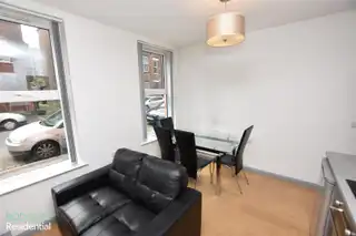 Apt 1, 125 Wellesley AvenueImage 3