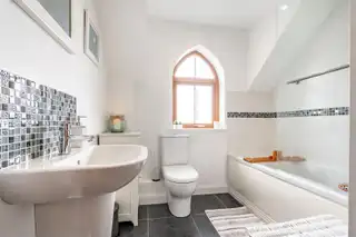 19 Manor LaneImage 12