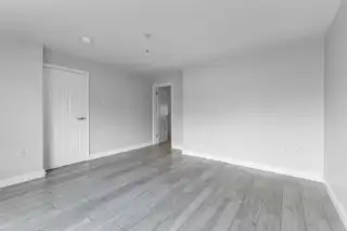 10 Woodside GardensImage 3