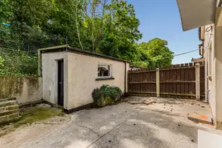 10 Woodside GardensImage 14