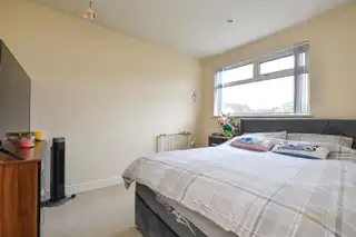 4 Fairview ParadeImage 29