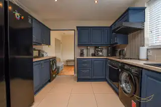 4 Fairview ParadeImage 15