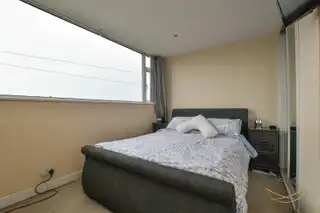 4 Fairview ParadeImage 25