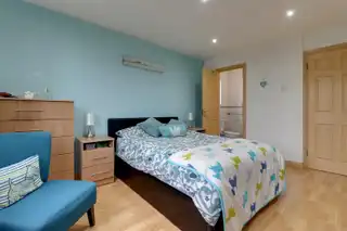 8 Newtown ValeImage 18