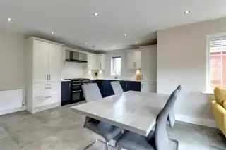 1 Manse GateImage 8