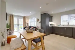2 Oak Meadow GreenImage 7