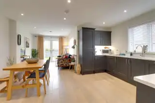 2 Oak Meadow GreenImage 6
