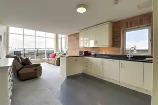 Apt 45 The Newtown BuildingImage 5