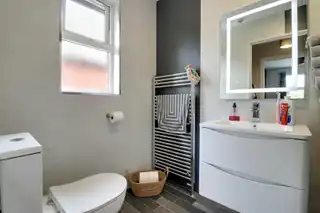 32 Balmoral SquareImage 17