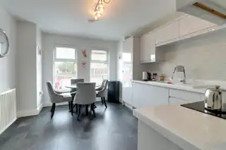 32 Balmoral SquareImage 6