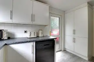 1A Beverley CrescentImage 9