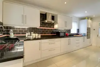 24 Regency ParkImage 8