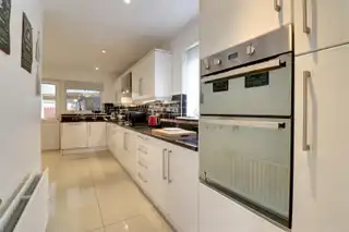 24 Regency ParkImage 9