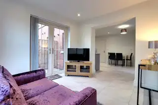 17 Lynn Hall GroveImage 14