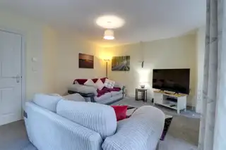 17 Lynn Hall GroveImage 6