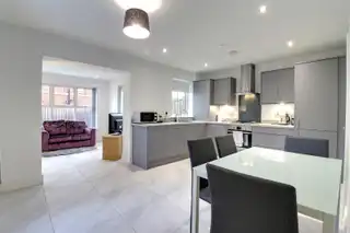17 Lynn Hall GroveImage 9