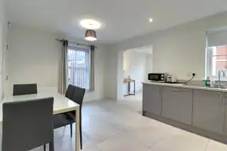 17 Lynn Hall GroveImage 12