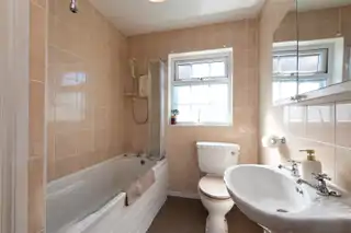 25 Lynn AvenueImage 13