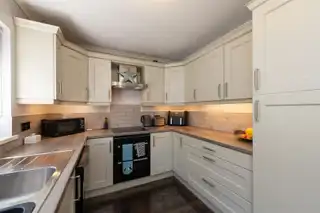 25 Lynn AvenueImage 8