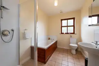 24 Castle WoodImage 6