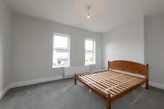 186 Ravenhill AvenueImage 12
