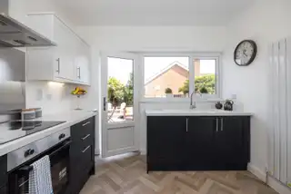 12 Woodford Park EastImage 14