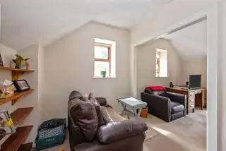 Middle RoadImage 34