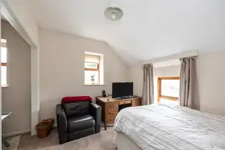 Middle RoadImage 33