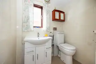 11 Abbeydale GardensImage 4