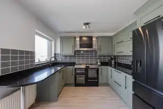 5 Burnthill GardensImage 8