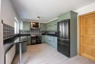 5 Burnthill GardensImage 7