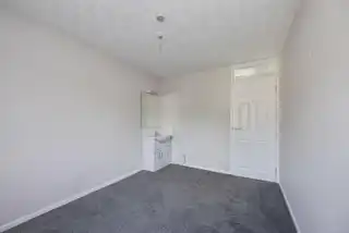 20 Dorchester GardensImage 19