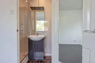 20 Dorchester GardensImage 16