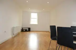 20 Milfort MewsImage 4