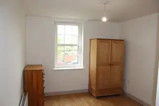 20 Milfort MewsImage 8