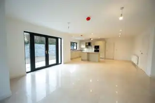 22 Iveagh HallImage 9