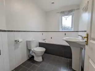 2 Lawnfield GroveImage 9