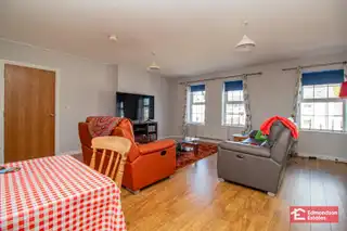 7 Springmount MewsImage 7