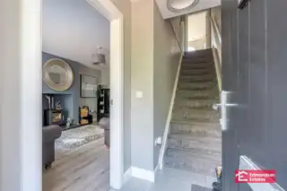 10 Castle MeadowsImage 3
