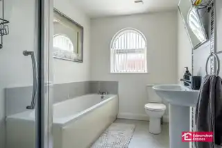 10 Castle MeadowsImage 22