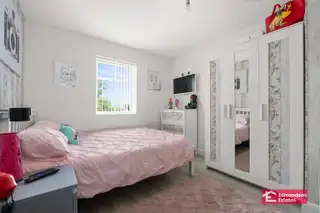 10 Castle MeadowsImage 18