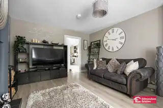 10 Castle MeadowsImage 6