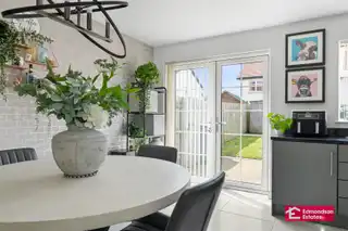 10 Castle MeadowsImage 12