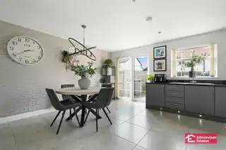 10 Castle MeadowsImage 9
