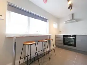 Room 4, 93 Bloomfield AvenueImage 8