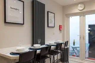 Room 5, 42 Grace AvenueImage 10