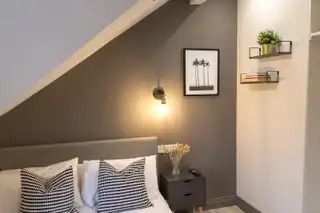 Room 5, 42 Grace AvenueImage 3