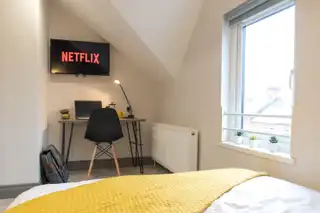 Room 5, 42 Grace AvenueImage 2