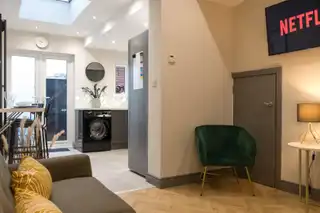 Room 5, 42 Grace AvenueImage 6