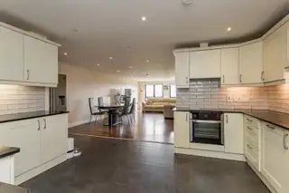 Apt 5, 3 AmblesideImage 5